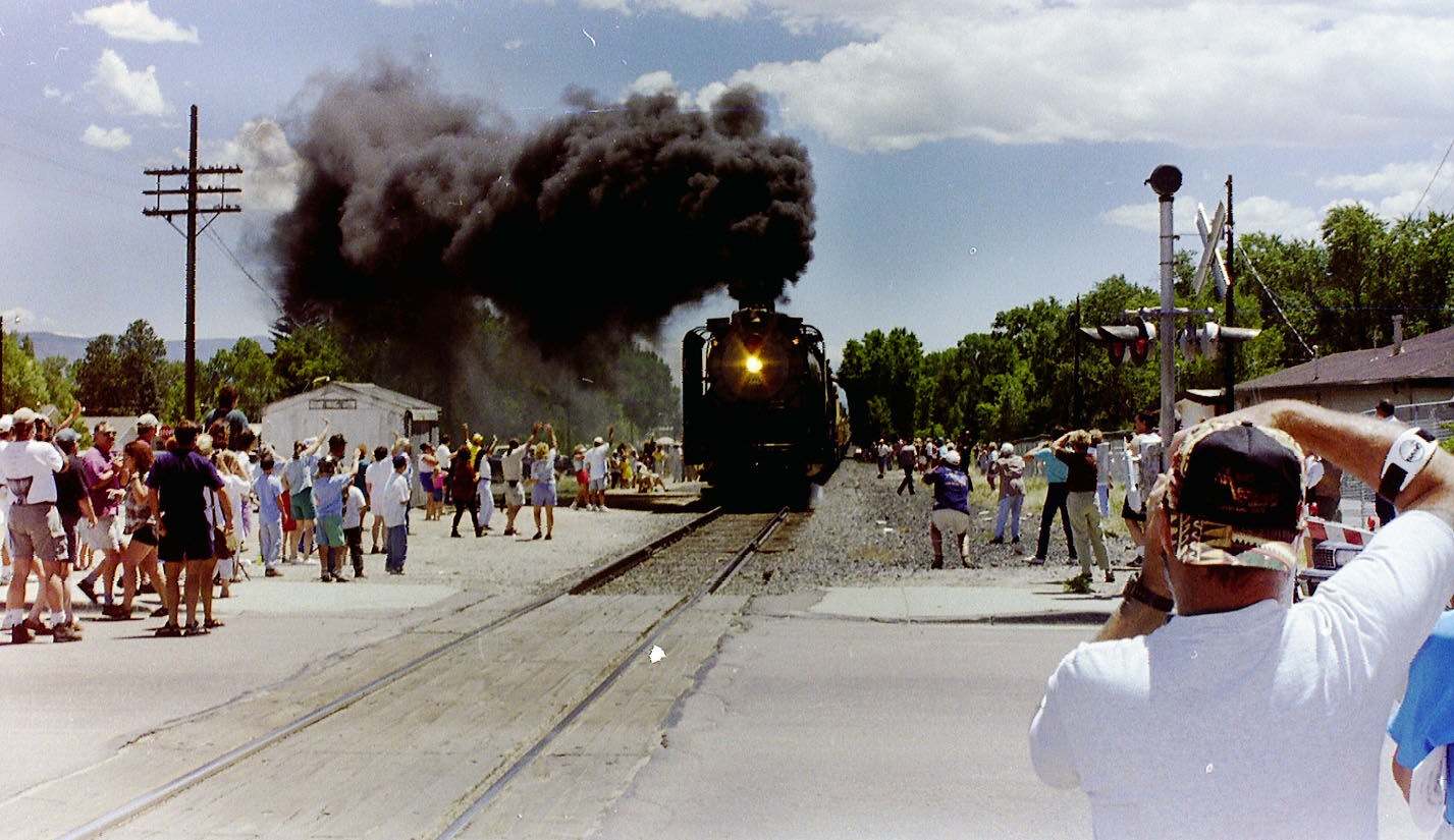 Last passenger train through BV